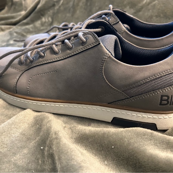 Gray lace up shoes. Casual or dress them up - Picture 3 of 5